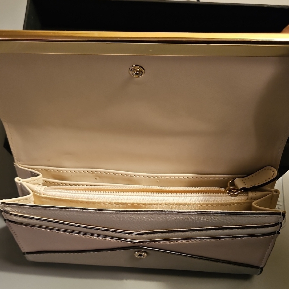 Clarks Cream Wallet - Picture 6 of 9